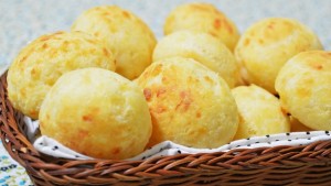 Receita-de-Pão-de-Queijo-Mineiro-Cris-Vallias-Blog-9